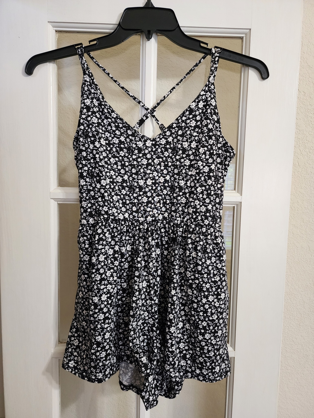 Urban Outfitters Black White Floral Cami Romper Criss Cross Back Small